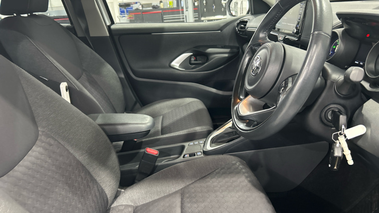 Toyota Yaris 1.5 Hybrid Design 5dr CVT Hybrid Hatchback